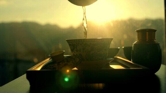 日落时分喝中国茶