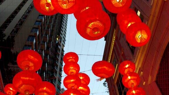 中国新年红纸灯笼装饰在香港城市