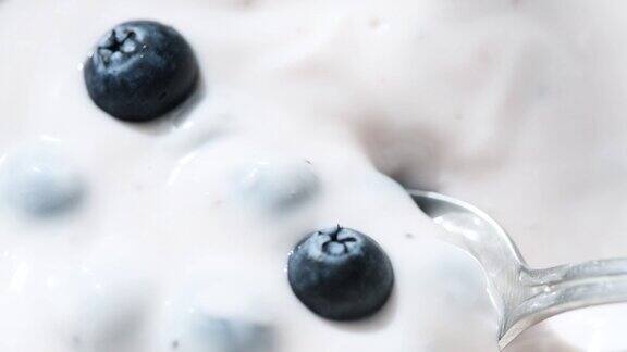 一勺蓝莓酸奶
