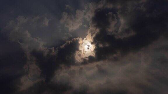 时光飞逝云与月