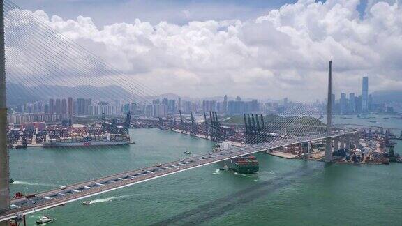 4K分辨率鸟瞰图超延时货柜货船在码头的商业港口香港的商业物流和运输业
