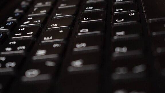 黑色QWERTY键盘架焦点
