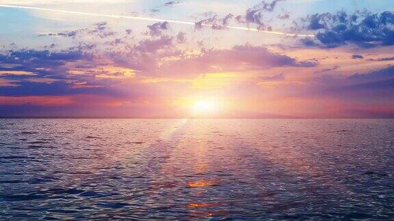 海上戏剧性的日落
