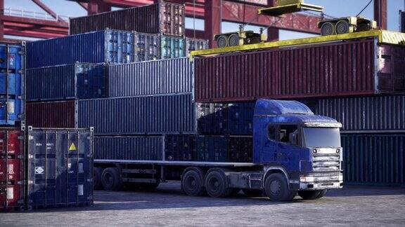 装载集装箱到卡车业务物流进出口货物运输的集装箱船-4K分辨率
