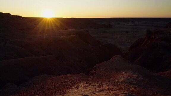 日落时分的戈壁沙漠美景