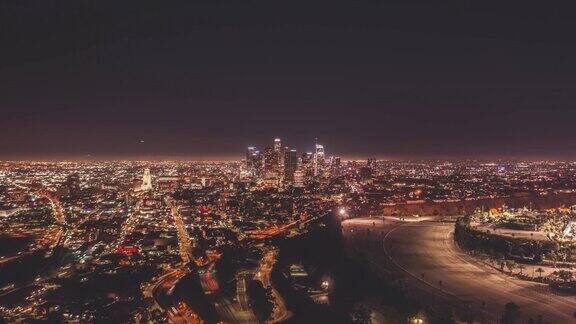 洛杉矶市中心的夜间无人机HyperLapse