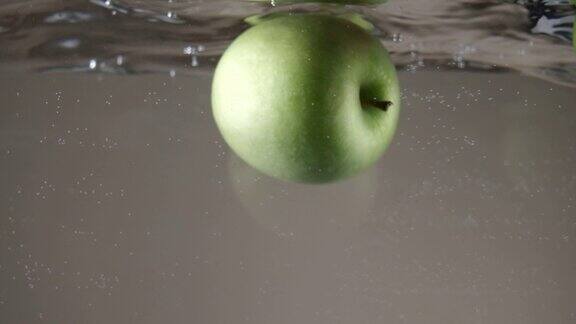 水浸青苹果
