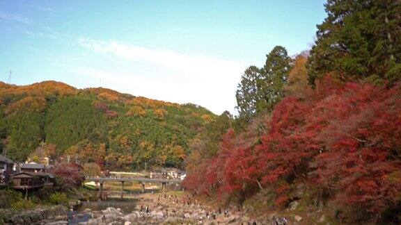电影倾斜:与日本名古屋秋红叶相映的古莲阁森林公园