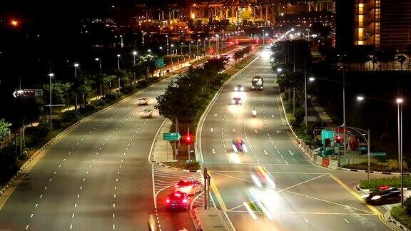 时间流逝:新加坡城市道路上的夜间交通