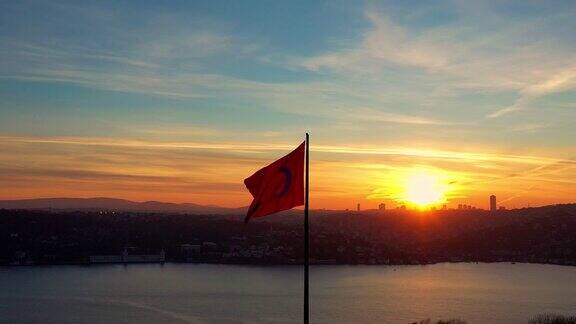 土耳其国旗和博斯普鲁斯海峡
