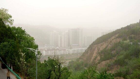 雾霾下的山地城市