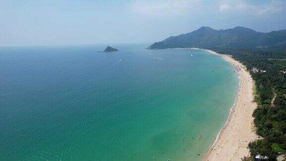 从空中俯瞰深圳西涌海滩