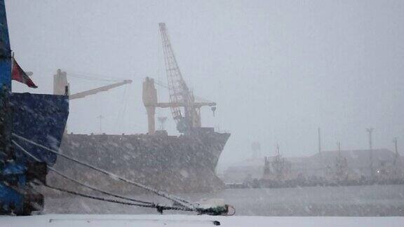 明汉码头有暴风雪