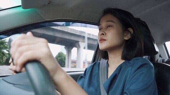 开车的亚洲女人