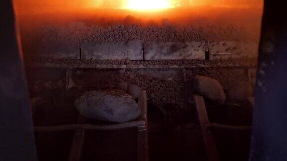 焙烧炉生产水泥熟料或膨胀粘土的工业工艺水泥加工的工业企业水泥厂境内的一个烧红的火炉