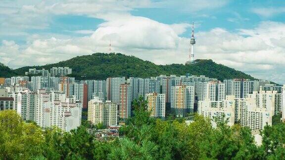 时间流逝拍摄的首尔城市景观与南山首尔塔的视角从云宝山韩国