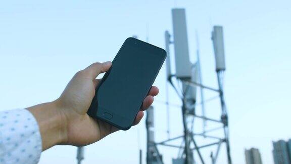 5G通信塔与人使用手机
