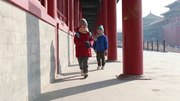 儿童游客参观故宫