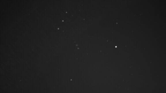 夜空星星的时间间隔为4K黑色和白色