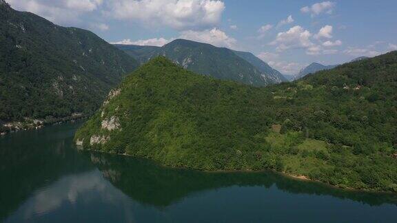 鸟瞰图在Perucac湖在塞尔维亚