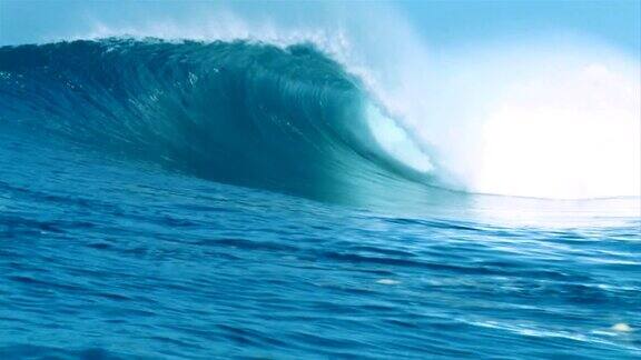 20英尺高的蓝色巨浪冲下印度尼西亚偏远地区的珊瑚礁