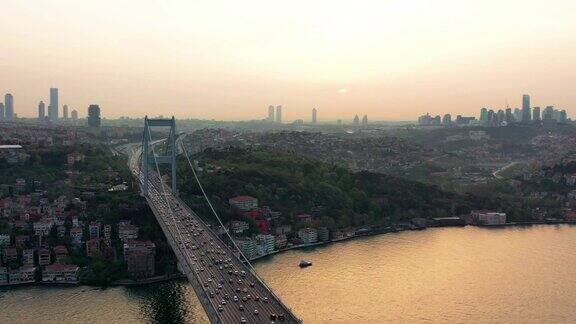 伊斯坦布尔海峡的大桥