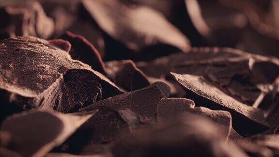 大块的甜黑巧克力滑动背景特写美食甜点成分