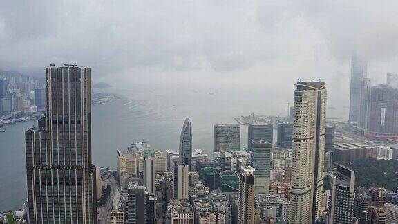 鸟瞰图云风暴城市景观在中国香港