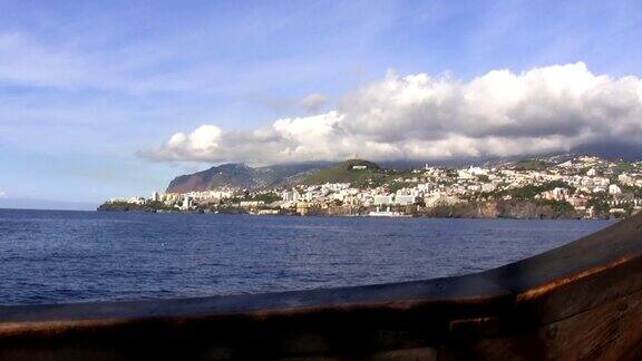 从帆船上俯瞰Funchal城市