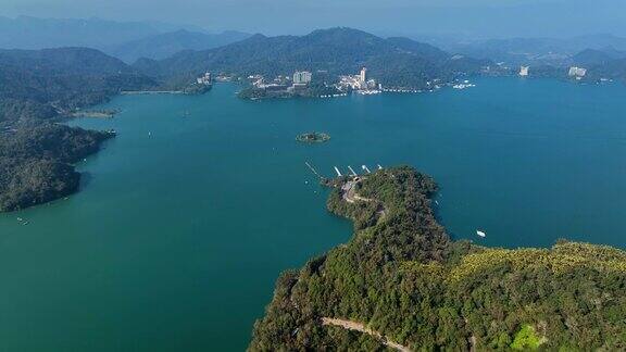 用无人机航拍台湾南投日月潭的自然风光