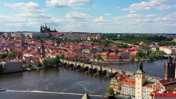 全景俯瞰布拉格中心空中俯瞰布拉格城市俯瞰布拉格城市俯瞰城市伏尔塔瓦河查尔斯桥布拉格捷克