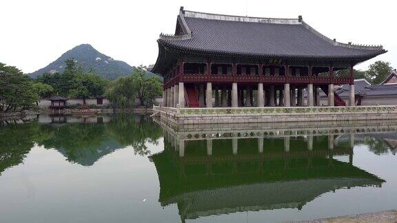 韩国首尔庆福宫的庆会馆和池景