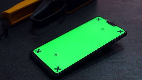 绿色屏幕手机在工作桌色度键