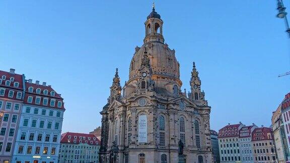 德累斯顿圣母教堂从白天到夜晚的崩溃
