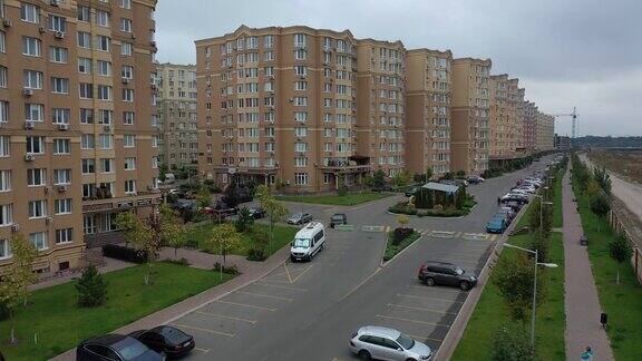 SofiyevskayaBorshchagovka基辅地区乌克兰2020年10月:村舍和公寓楼的鸟瞰图城市附近的私营部门