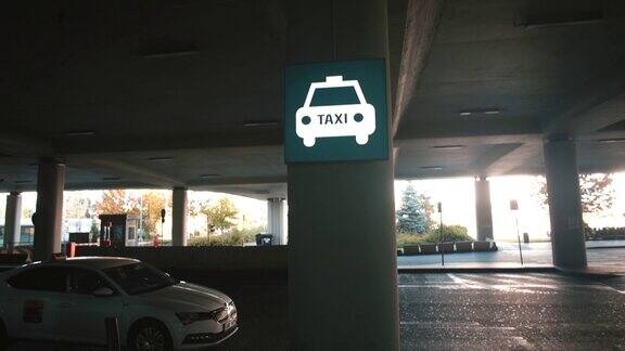 出租车在停车场的标志的士或私家出租车辆的车辆牌照