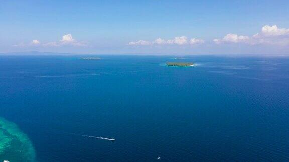 海景有小岛鸟瞰图菲律宾群岛