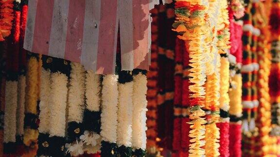 悬挂花环花装饰为印度传统节日庆典文化