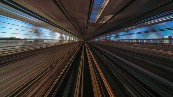 自动列车驶往日本东京隧道的4K时间间隔
