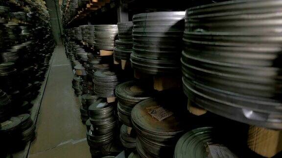 无数胶卷被储存在电影档案中
