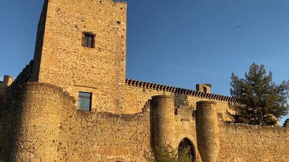 Pedraza城堡在塞戈维亚卡斯蒂利亚yLeón西班牙佩德拉萨中世纪有城墙的城镇
