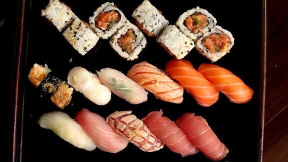 各种各样的寿司从上面90度角拍摄的彩色寿司