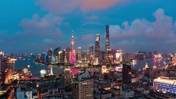 夜晚的上海外滩黄浦江延时拍摄东方明珠塔