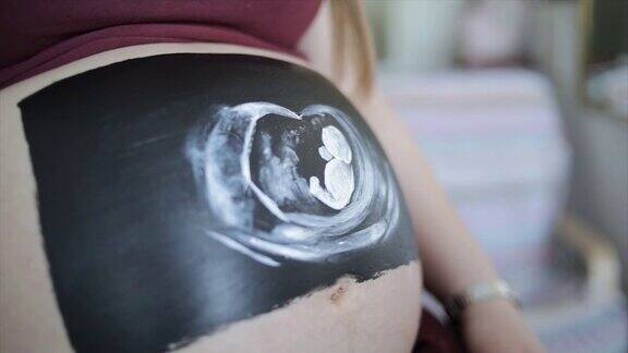 怀了个大肚子孕妇肚子上的艺术作品-在孕妇的肚子上画画