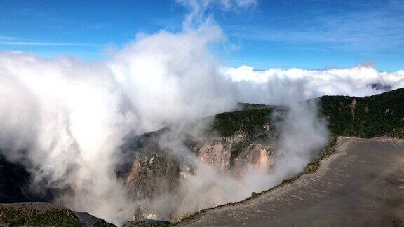 火山上空的云