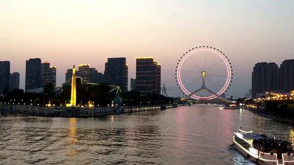 黄昏时分天津河边的和现代建筑