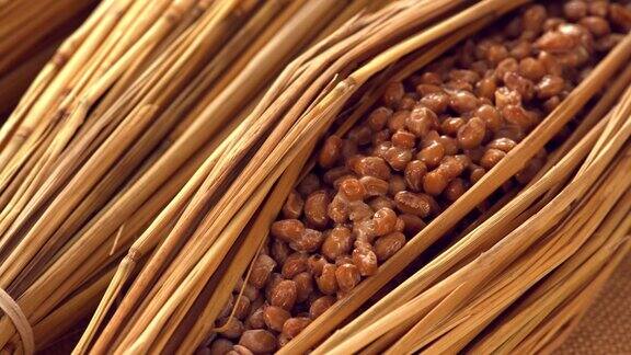 稻草纳豆一种传统的用稻草包裹的制作方法