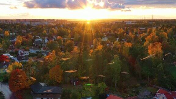 索伦图纳美丽的秋天从无人机看日落