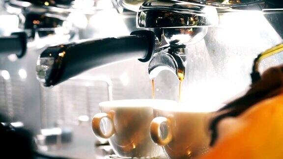 咖啡师把咖啡从机器滴到杯子里