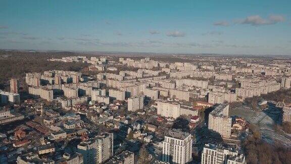 鸟瞰图城市利沃夫乌克兰的睡眠区旧的居民楼